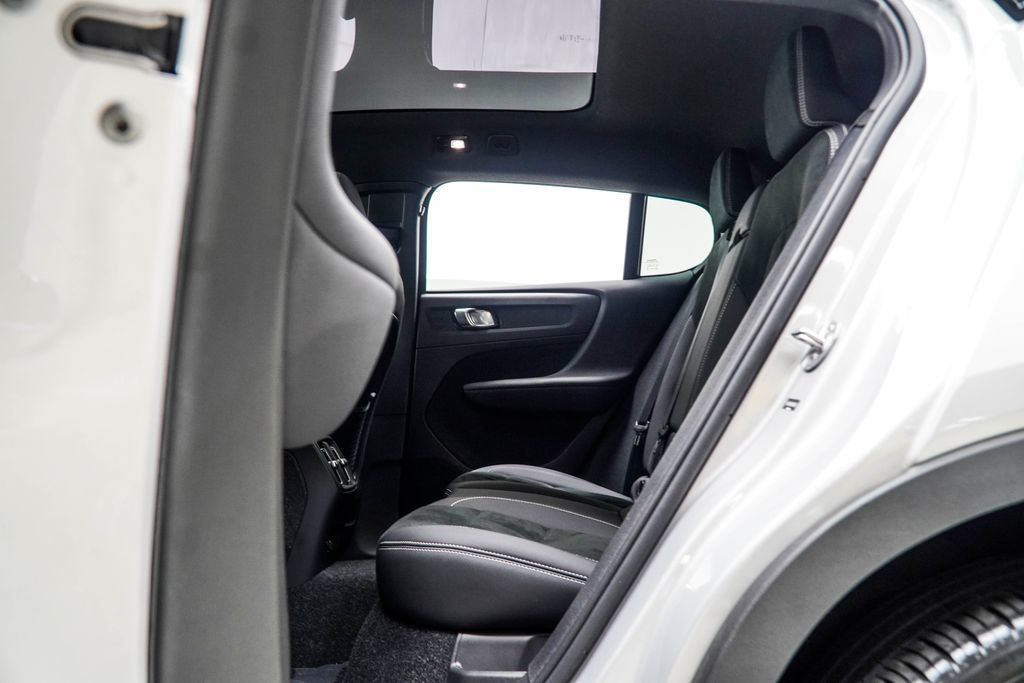 Volvo C40 photo 37