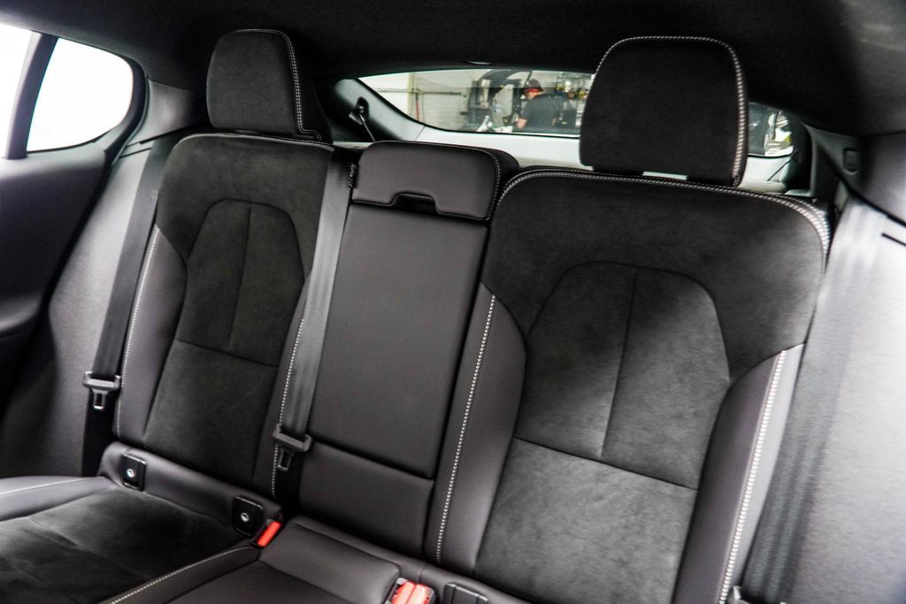 Volvo C40 photo 38