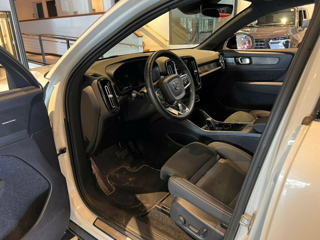 2023 Volvo C40 Recharge Pure Electric Ultimate/AWD/360Cam/HtdSeats/HtdSteerWheel/PilotAssist/NAV - 22994669 - 8