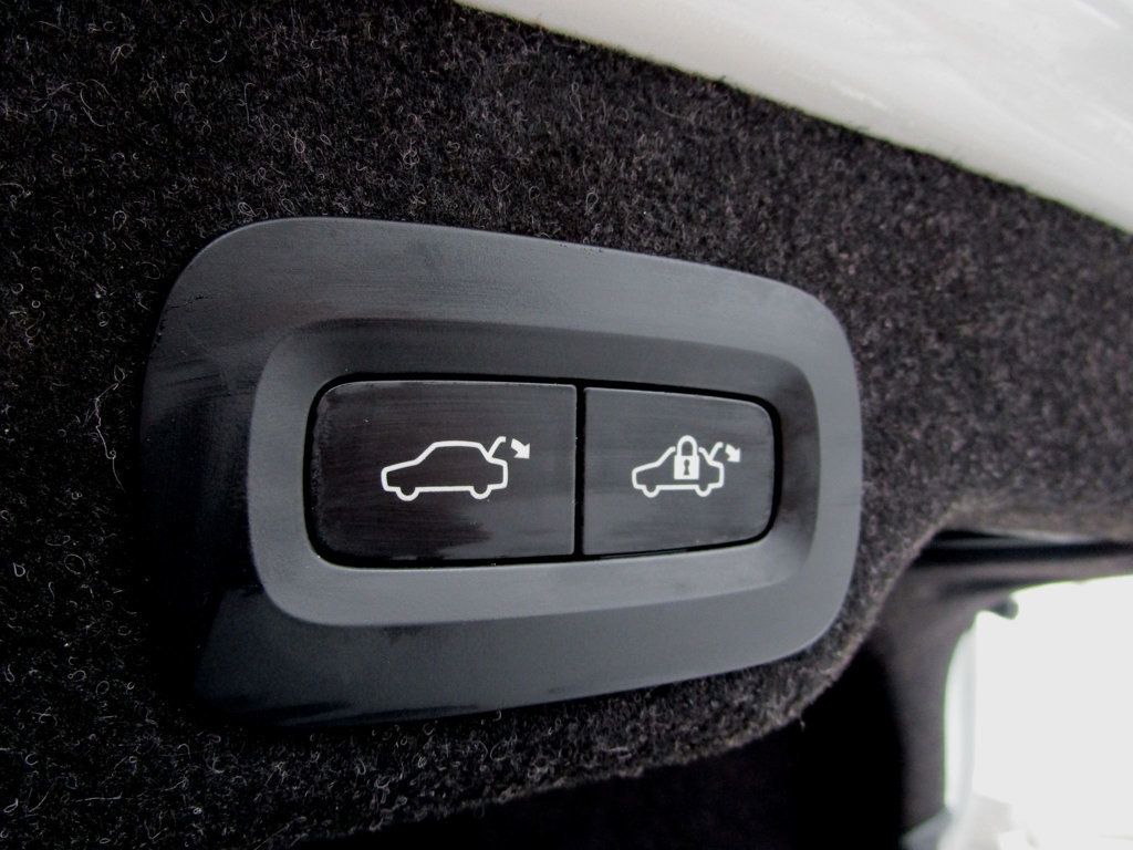 2023 Volvo S90 B6 AWD Plus - 22979709 - 40