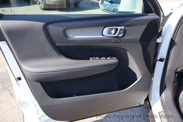 2023 Volvo XC40 B4 FWD Plus Bright Theme - 23074692 - 9