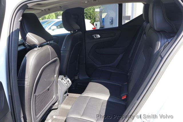 2023 Volvo XC40 B4 FWD Plus Bright Theme - 23074692 - 10