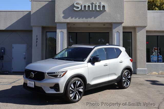 2023 Volvo XC40 B4 FWD Plus Dark Theme - 23085055 - 0