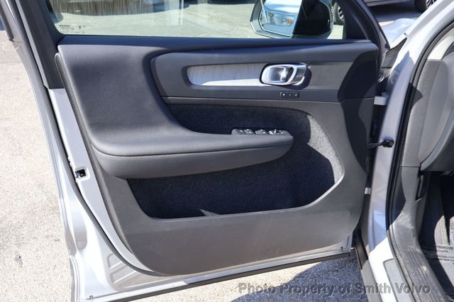 2023 Volvo XC40 B4 FWD Plus Dark Theme - 23085055 - 9