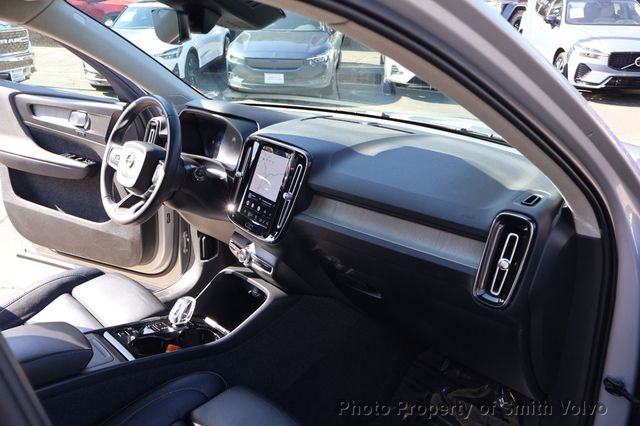 2023 Volvo XC40 B4 FWD Plus Dark Theme - 23085055 - 15