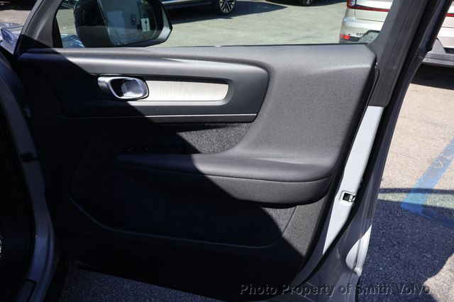 2023 Volvo XC40 B4 FWD Plus Dark Theme - 23085055 - 16