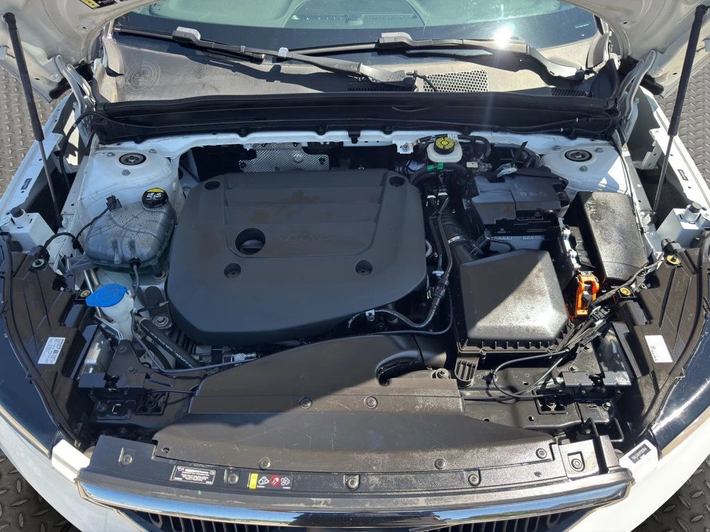 2023 Volvo XC40 B5 AWD Core - 23008053 - 22