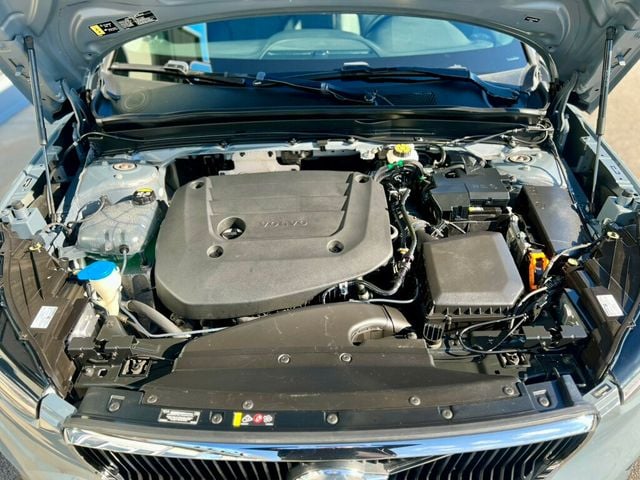 2023 Volvo XC40 B5 AWD Core - 22935668 - 10