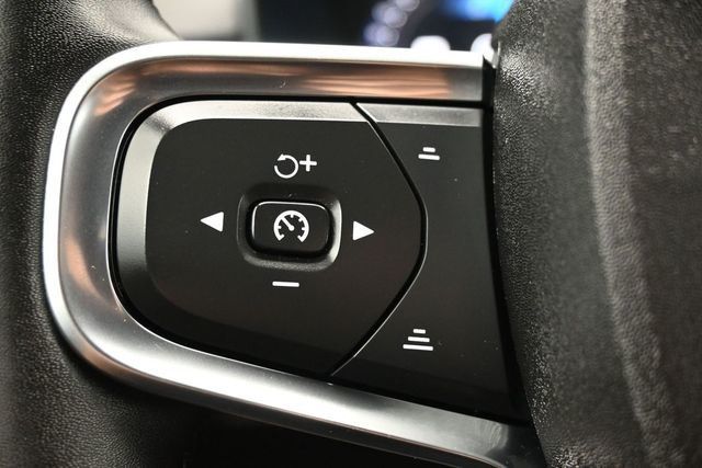 2023 Volvo XC40 B5 AWD Core - 23042413 - 22