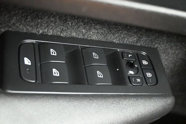 2023 Volvo XC40 B5 AWD Core - 23042413 - 26