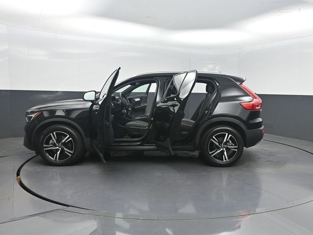 2023 Volvo XC40 B5 AWD Core - 23042413 - 41