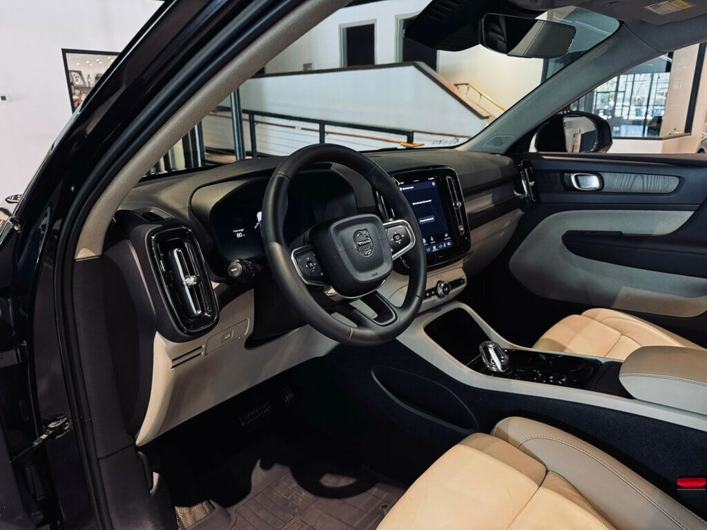2023 Volvo XC40 B5/AWD/DarkTheme/Plus/DriverAssistPkg/ClimatePkg/PanoRoof/NAV - 23044543 - 9