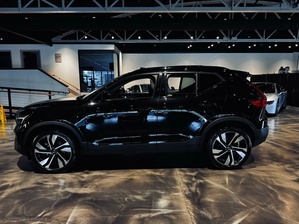2023 Volvo XC40 B5/AWD/DarkTheme/Plus/DriverAssistPkg/ClimatePkg/PanoRoof/NAV - 23044543 - 1