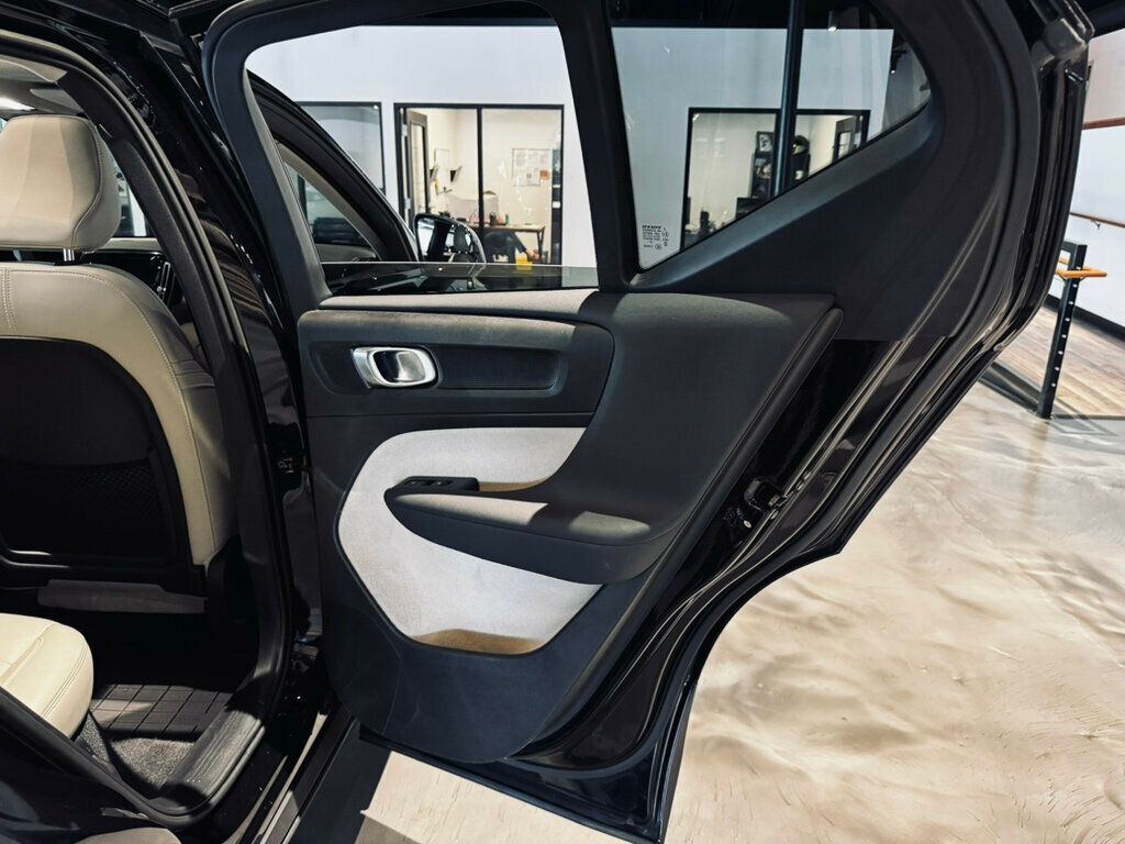 2023 Volvo XC40 B5/AWD/DarkTheme/Plus/DriverAssistPkg/ClimatePkg/PanoRoof/NAV - 23044543 - 22