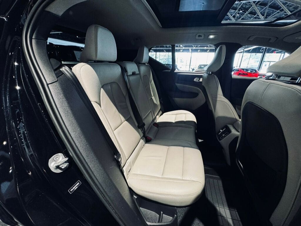 2023 Volvo XC40 B5/AWD/DarkTheme/Plus/DriverAssistPkg/ClimatePkg/PanoRoof/NAV - 23044543 - 24