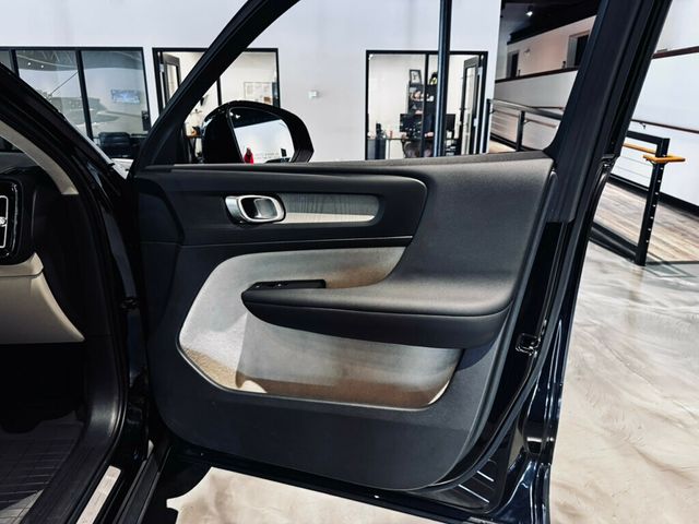 2023 Volvo XC40 B5/AWD/DarkTheme/Plus/DriverAssistPkg/ClimatePkg/PanoRoof/NAV - 23044543 - 25