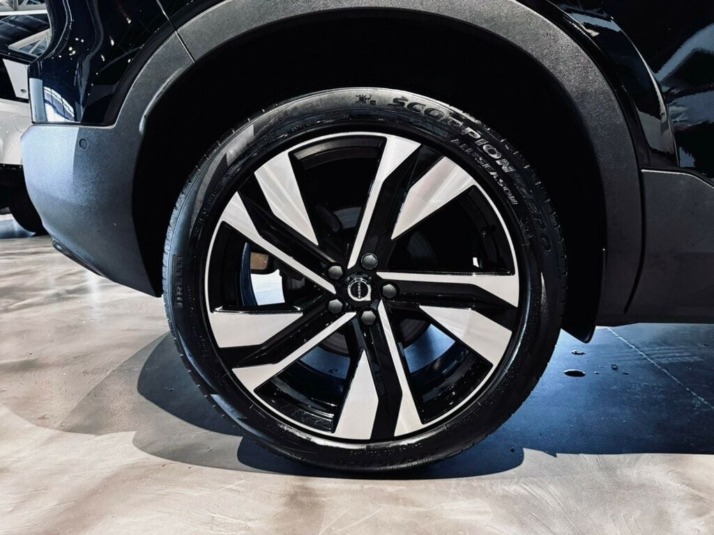 2023 Volvo XC40 B5/AWD/DarkTheme/Plus/DriverAssistPkg/ClimatePkg/PanoRoof/NAV - 23044543 - 28