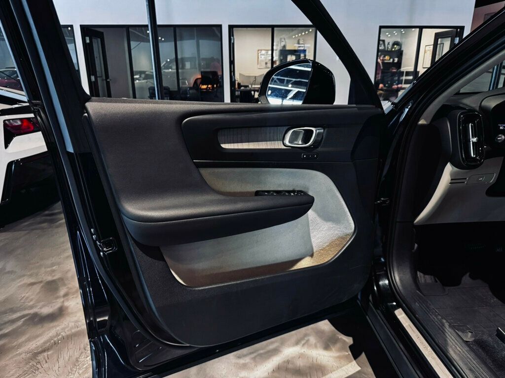 2023 Volvo XC40 B5/AWD/DarkTheme/Plus/DriverAssistPkg/ClimatePkg/PanoRoof/NAV - 23044543 - 8