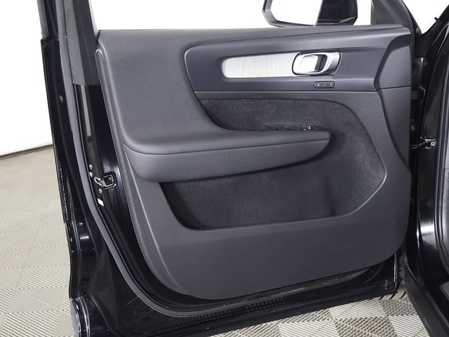 2023 Volvo XC40 B5 AWD Plus Bright Theme - 22968233 - 25