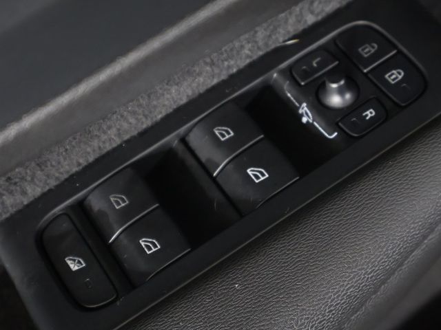 2023 Volvo XC40 B5 AWD Plus Bright Theme - 22968233 - 40