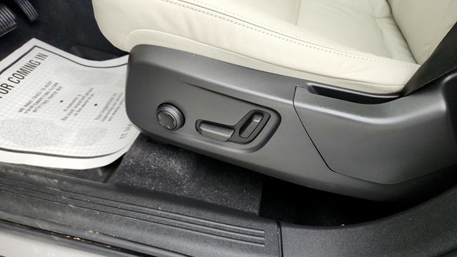 2023 Volvo XC40 B5 AWD Plus Bright Theme - 22971724 - 11