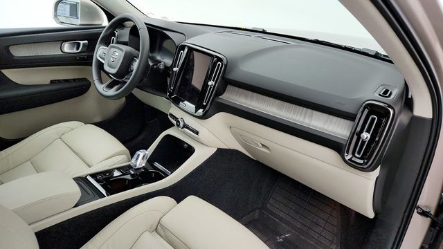 2023 Volvo XC40 B5 AWD Plus Bright Theme - 22971724 - 26