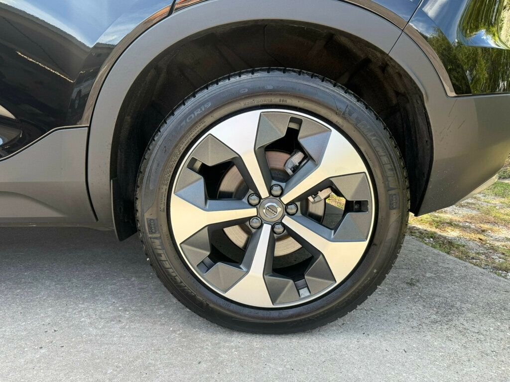 2023 Volvo XC40 AWD Plus photo 3