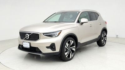 2023 Volvo XC40