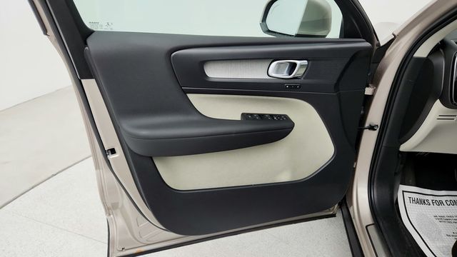 2023 Volvo XC40 B5 AWD Plus Bright Theme w/ Driver Assist Package & 20'' Wheels - 22971724 - 10