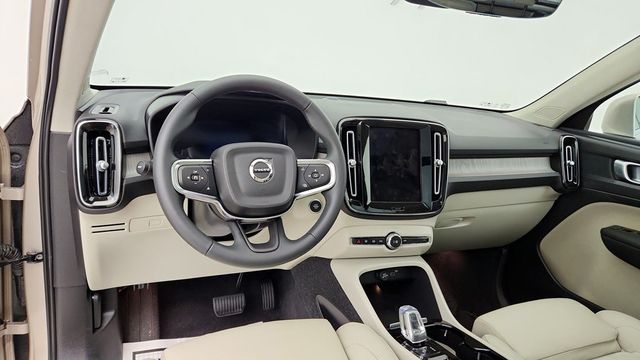 2023 Volvo XC40 B5 AWD Plus Bright Theme w/ Driver Assist Package & 20'' Wheels - 22971724 - 12