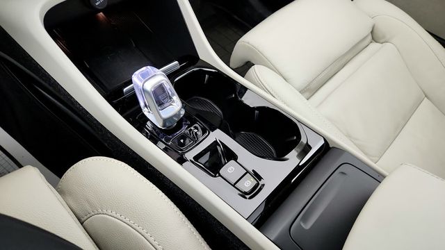 2023 Volvo XC40 B5 AWD Plus Bright Theme w/ Driver Assist Package & 20'' Wheels - 22971724 - 16