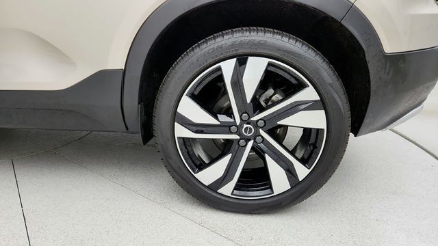 2023 Volvo XC40 B5 AWD Plus Bright Theme w/ Driver Assist Package & 20'' Wheels - 22971724 - 8