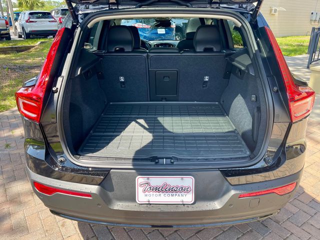 2023 Volvo XC40 B5 AWD Plus Dark Theme - 22911892 - 4