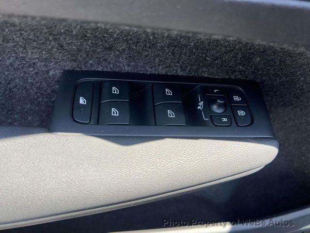 2023 Volvo XC40 B5 AWD Plus Dark Theme - 23012439 - 16
