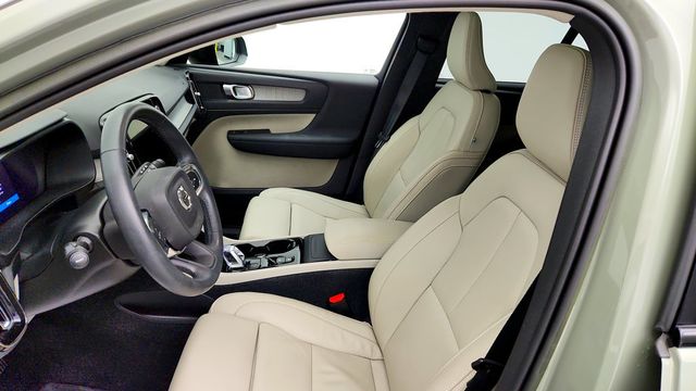 2023 Volvo XC40 B5 Plus Dark Theme AWD w/ Climate Package & 20’’ Wheels - 23098676 - 16