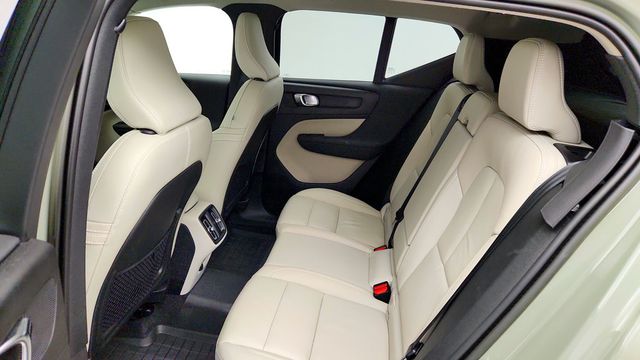 2023 Volvo XC40 B5 Plus Dark Theme AWD w/ Climate Package & 20’’ Wheels - 23098676 - 17
