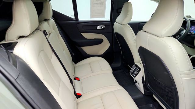 2023 Volvo XC40 B5 Plus Dark Theme AWD w/ Climate Package & 20’’ Wheels - 23098676 - 19