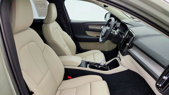2023 Volvo XC40 B5 Plus Dark Theme AWD w/ Climate Package & 20’’ Wheels - 23098676 - 20