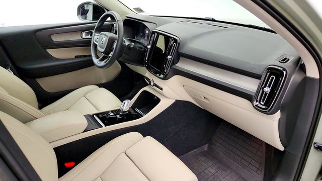 2023 Volvo XC40 B5 Plus Dark Theme AWD w/ Climate Package & 20’’ Wheels - 23098676 - 21