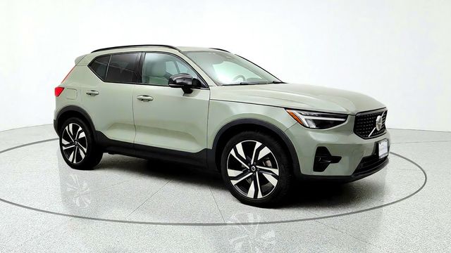 2023 Volvo XC40 B5 Plus Dark Theme AWD w/ Climate Package & 20’’ Wheels - 23098676 - 2