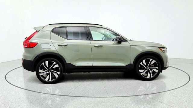 2023 Volvo XC40 B5 Plus Dark Theme AWD w/ Climate Package & 20’’ Wheels - 23098676 - 3