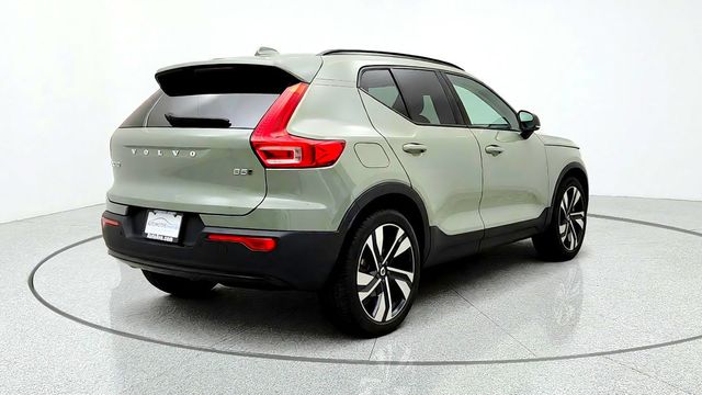 2023 Volvo XC40 B5 Plus Dark Theme AWD w/ Climate Package & 20’’ Wheels - 23098676 - 4