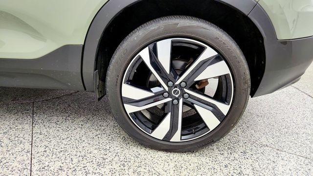 2023 Volvo XC40 B5 Plus Dark Theme AWD w/ Climate Package & 20’’ Wheels - 23098676 - 8