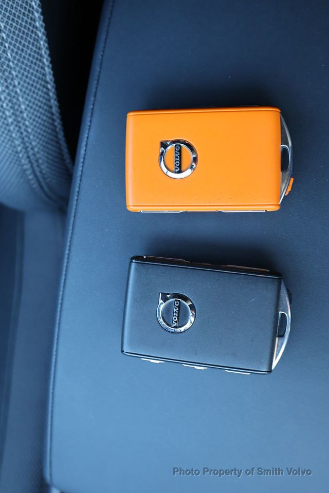 2023 Volvo XC40 Recharge Pure Electric Twin eAWD Core - 23014457 - 23