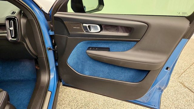 2023 Volvo XC40 Recharge Pure Electric Twin eAWD Ultimate - 23097059 - 23