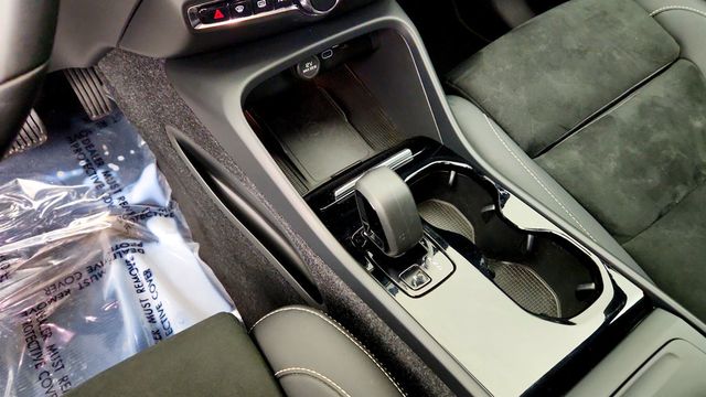 2023 Volvo XC40 Recharge Pure Electric Twin eAWD Ultimate w/ Trailer Hitch & Pixel LED Headlights - 23075548 - 15