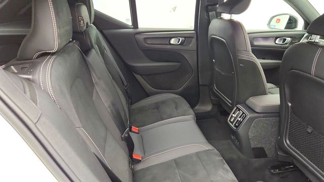 2023 Volvo XC40 Recharge Pure Electric Twin eAWD Ultimate w/ Trailer Hitch & Pixel LED Headlights - 23075548 - 21