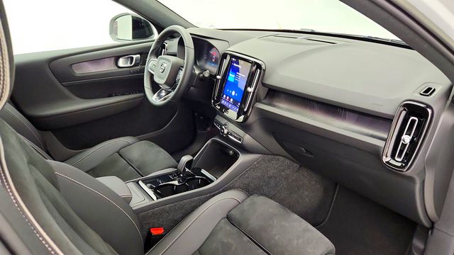 2023 Volvo XC40 Recharge Pure Electric Twin eAWD Ultimate w/ Trailer Hitch & Pixel LED Headlights - 23075548 - 23