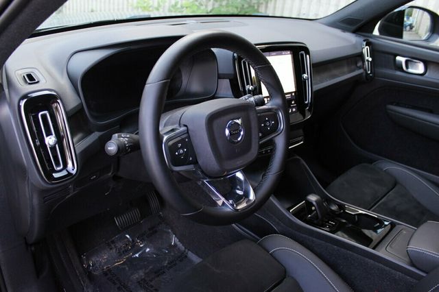 2023 Volvo XC40 Recharge Pure Electric XC40 WITH NEW TIRES - 23041478 - 22