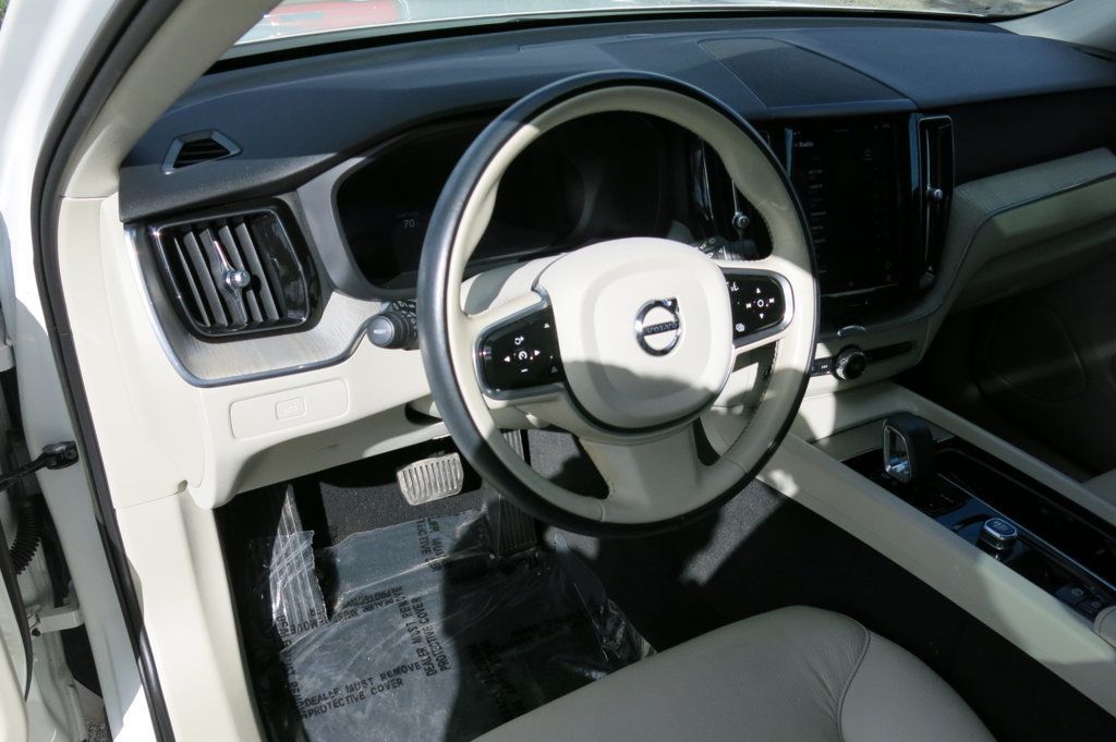 2023 Volvo XC60 B5 Plus photo 5